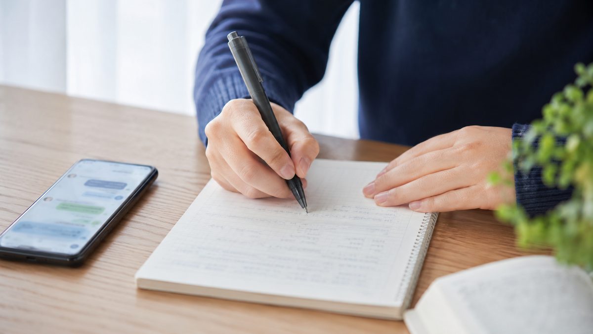 AI英作文添削の使い方5ステップを実践してノートに書き直す手元