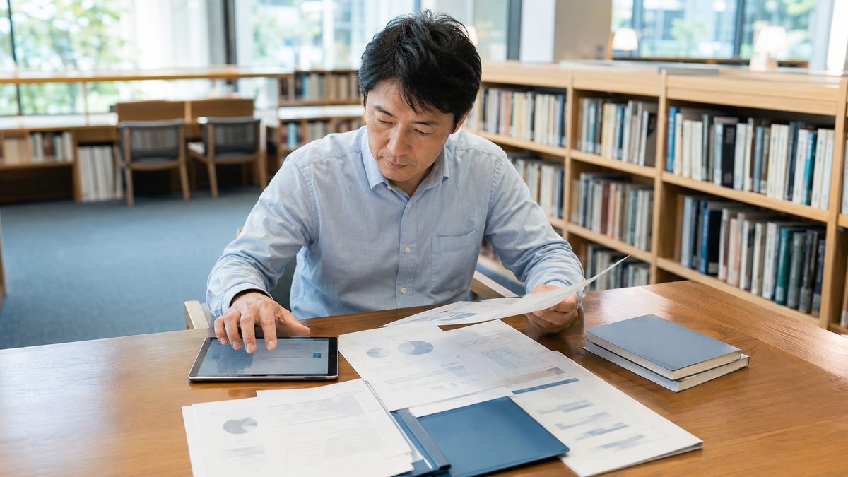 英語習得に必要な時間の根拠となるデータを落ち着いて確認する社会人