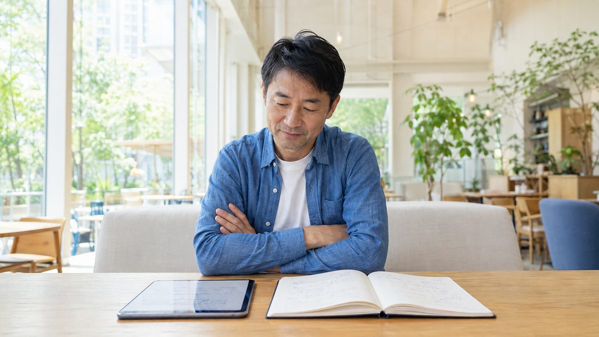 英語学習を独学で続けるか外部の伴走を使うか検討する日本人社会人