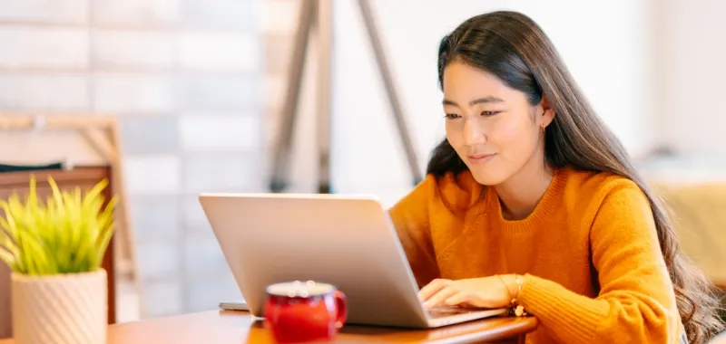 レッスンを受ける女性のイメージ画像